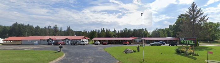 Bates Motel (Phils Bar Motel Cafe - Standard Super Service, Lone Wolf Saloon and Motel) - Web Listing (newer photo)